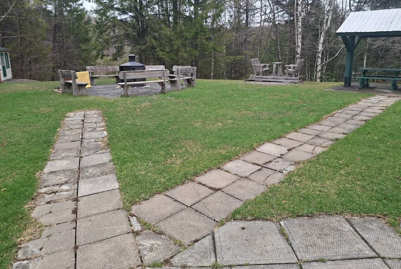 Site extérieur - Allée de circulation