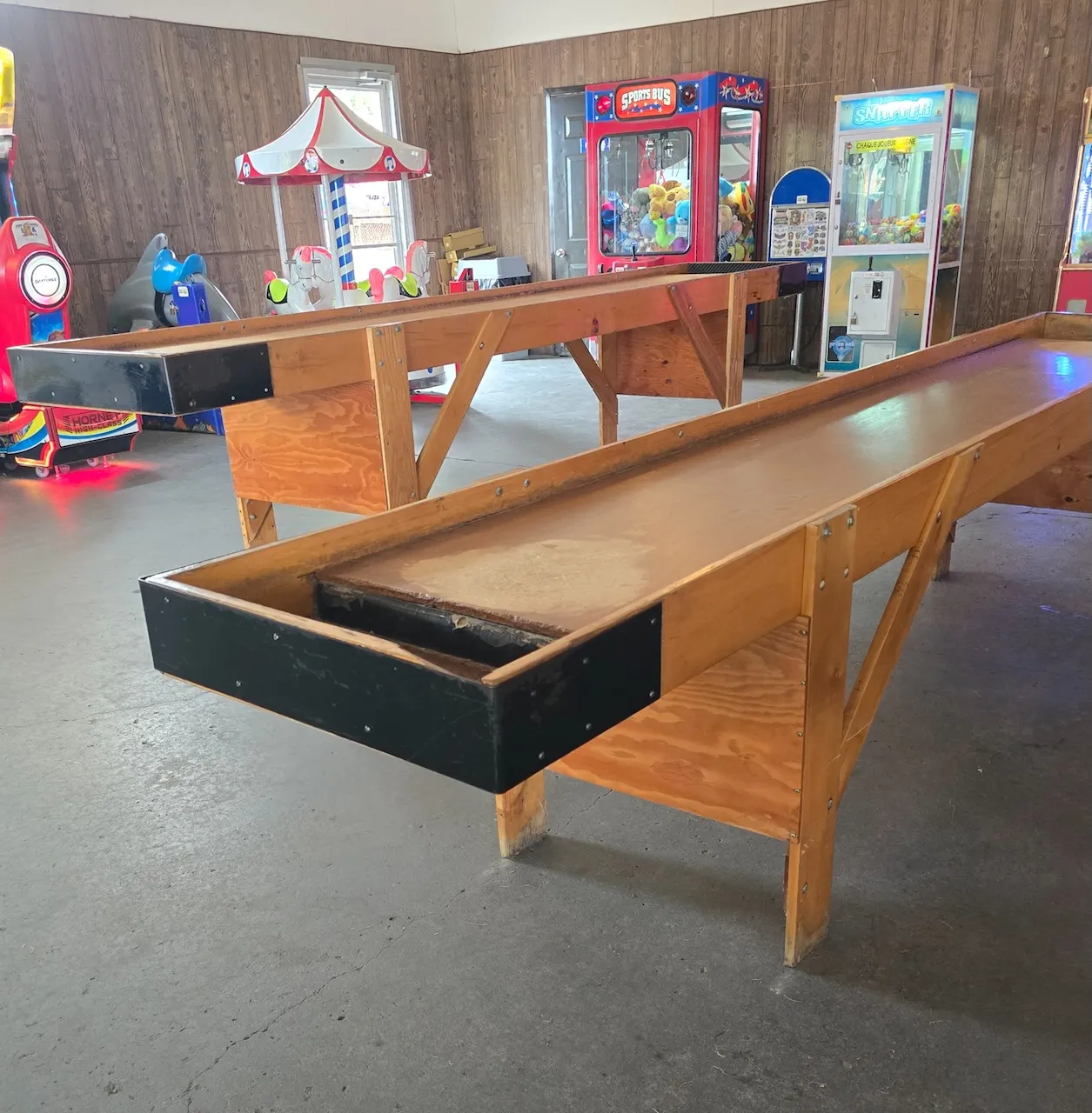 Shuffleboard table