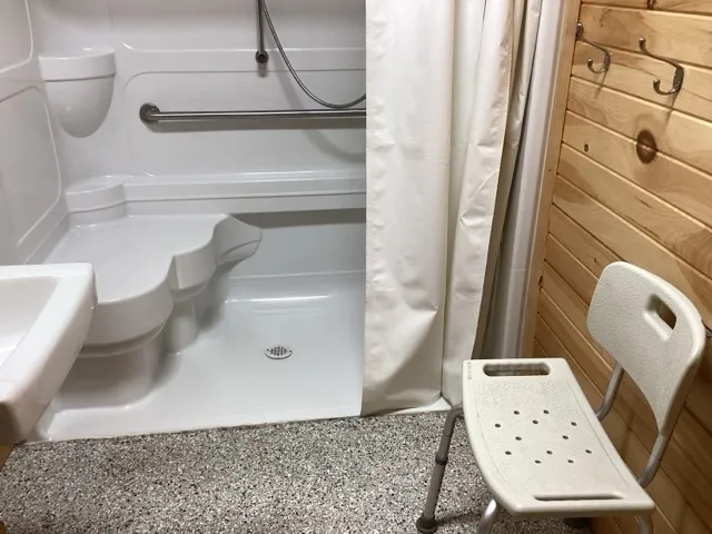 Douche et banc de douche amovible