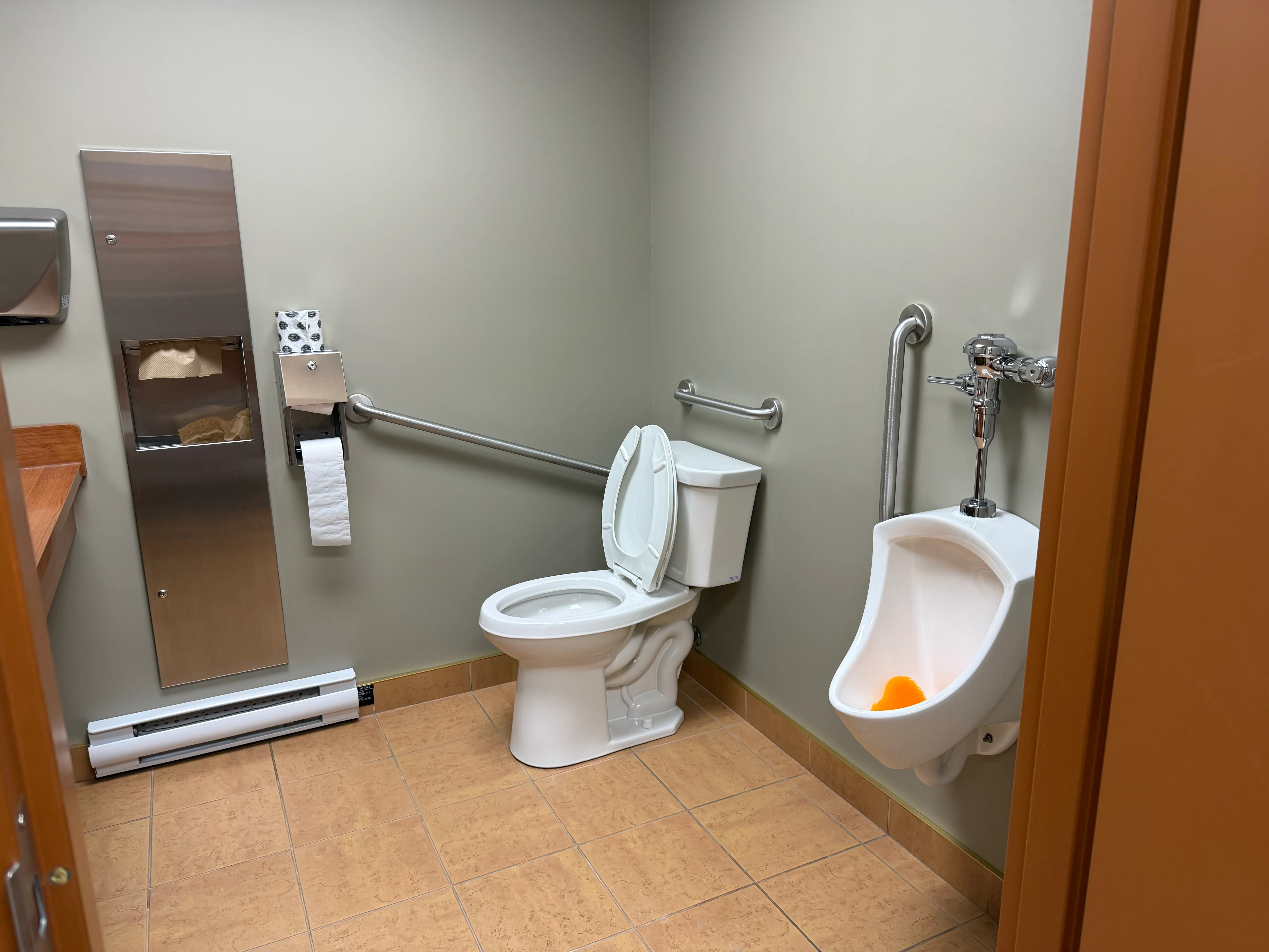 Universal restroom - Men