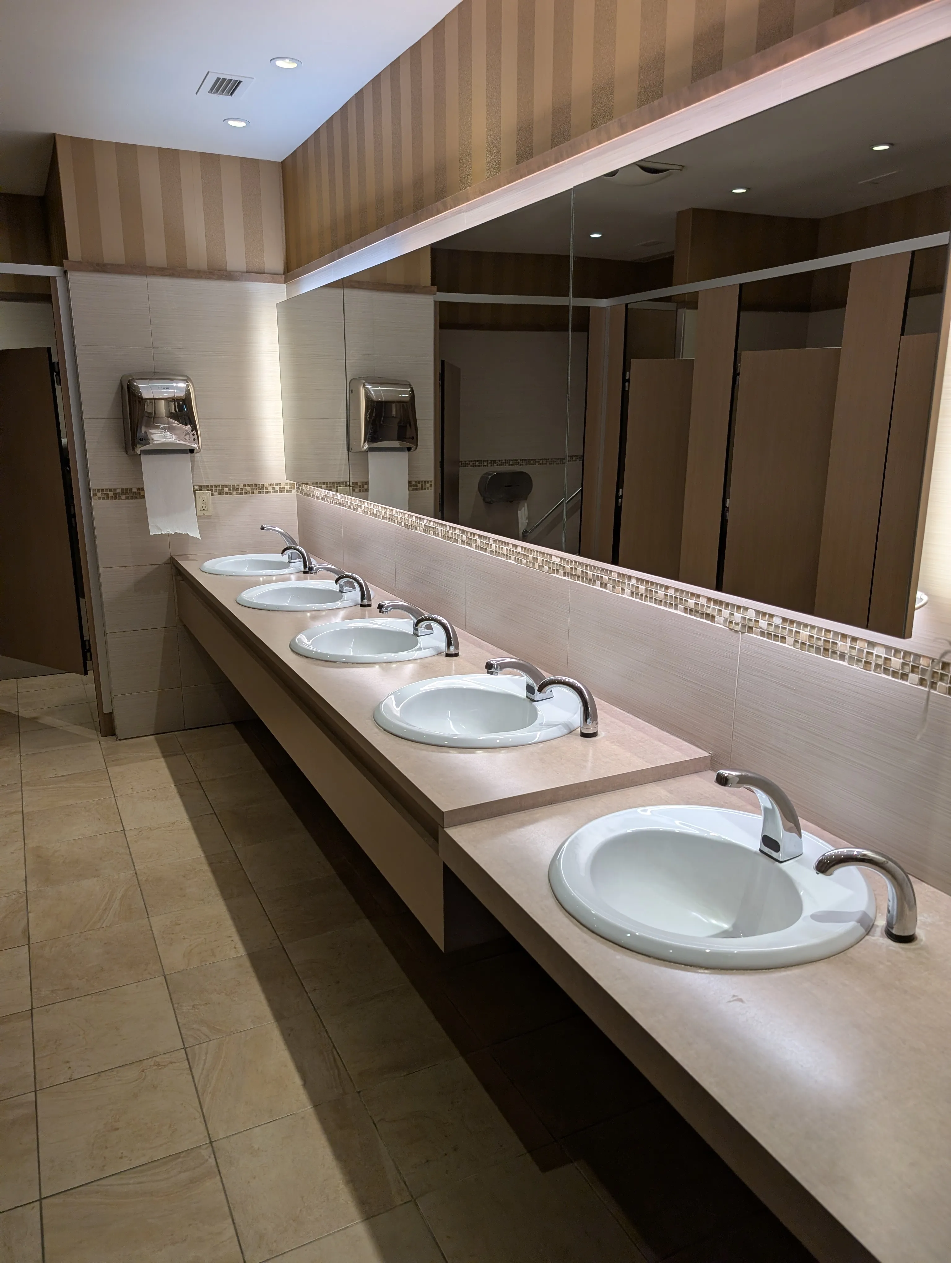 Salle de toilette femmes - lavabo