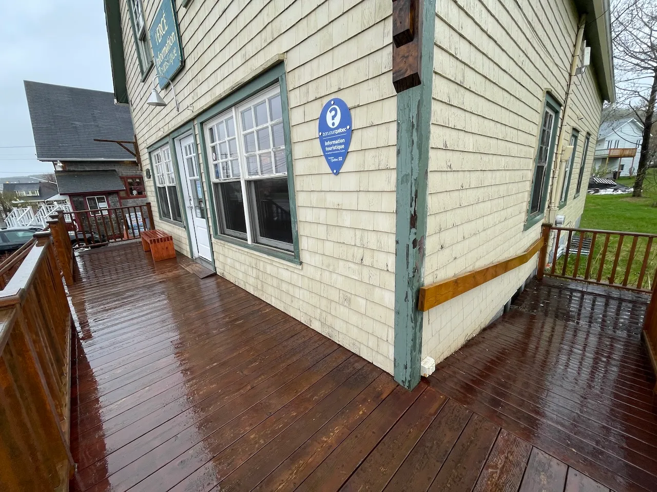 Access to the front door