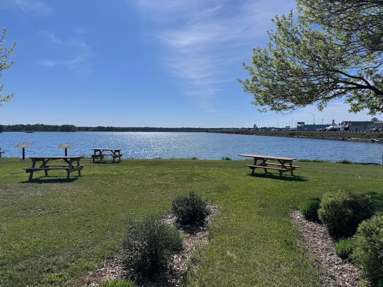 Accessible picnic table