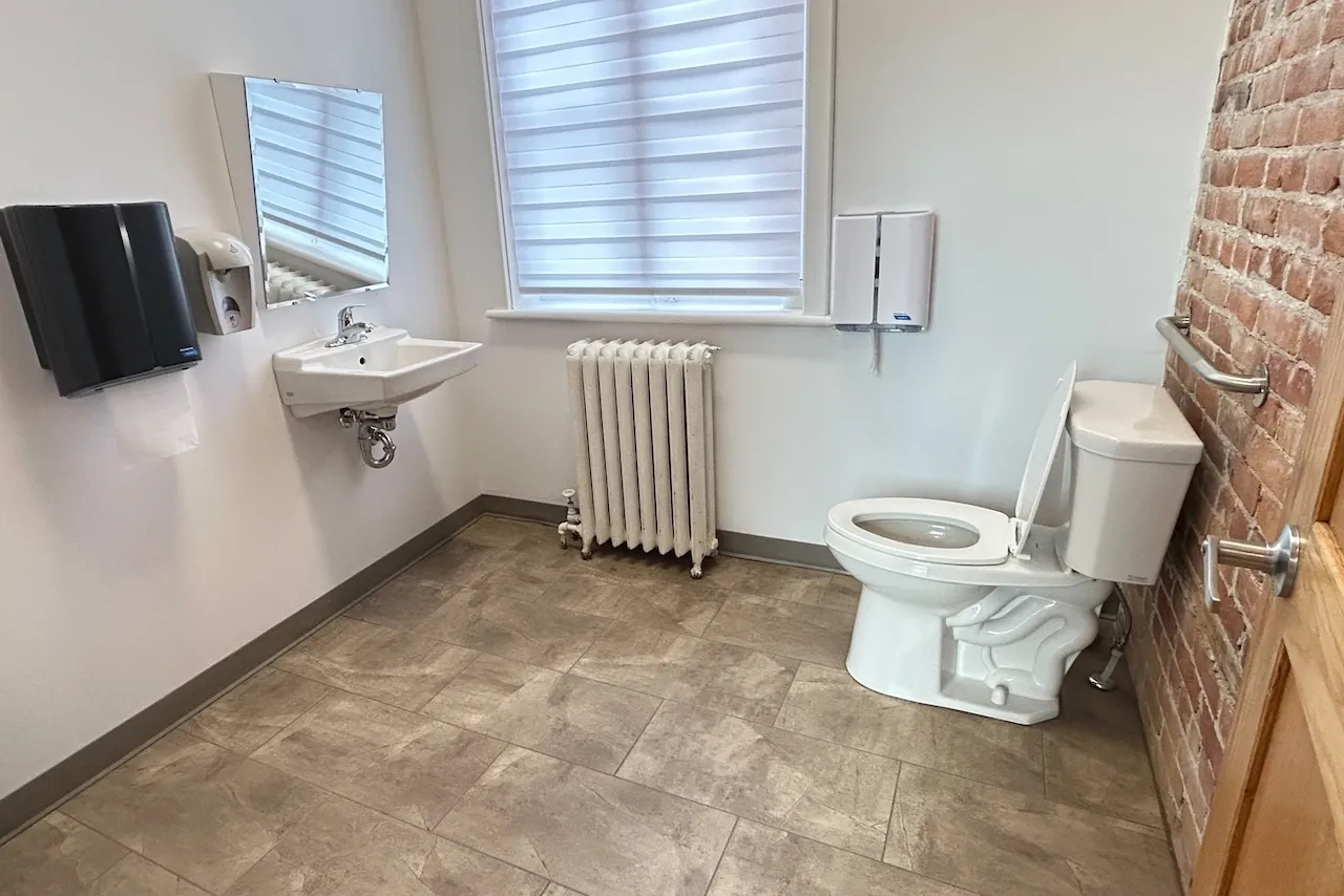 Universal restroom - Interior