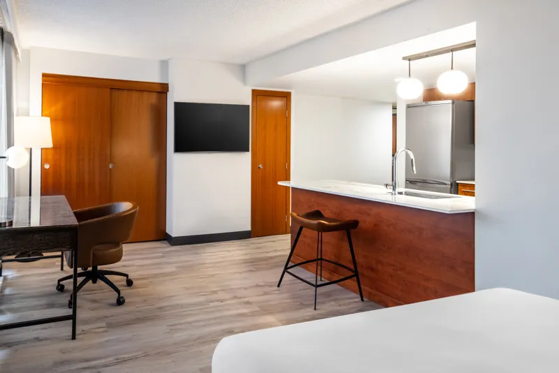 Chambre 619 - penderie et espace cuisine