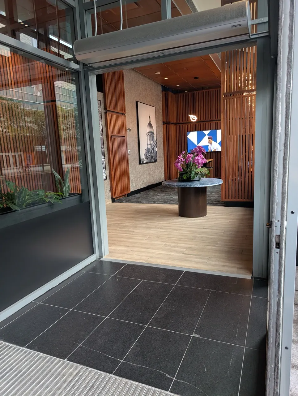 Vestibule et seconde porte d'entrée