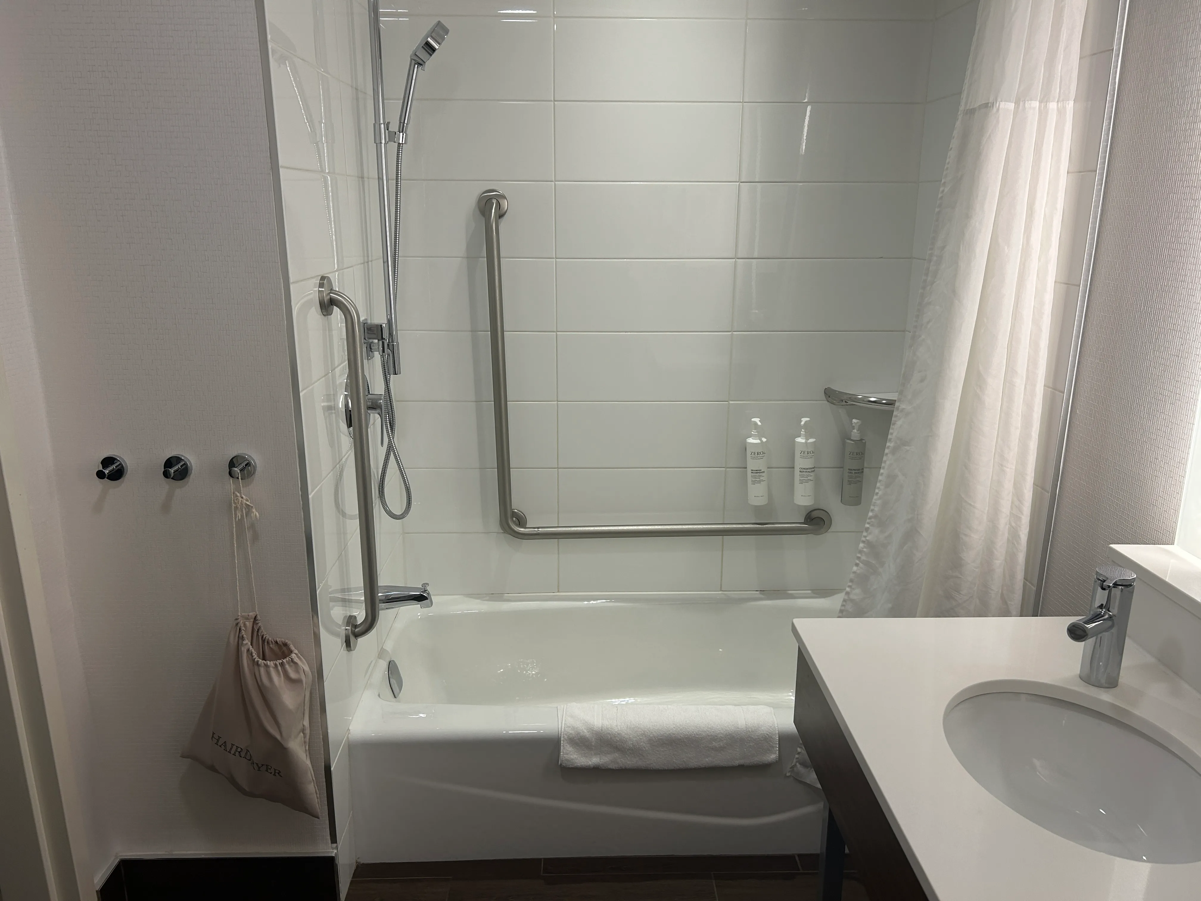 Salle de bain chambre 234