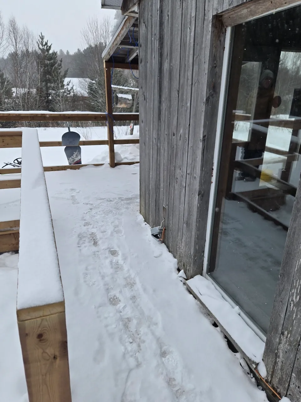 Rampe d'accès menant au bâtiment de cafétéria