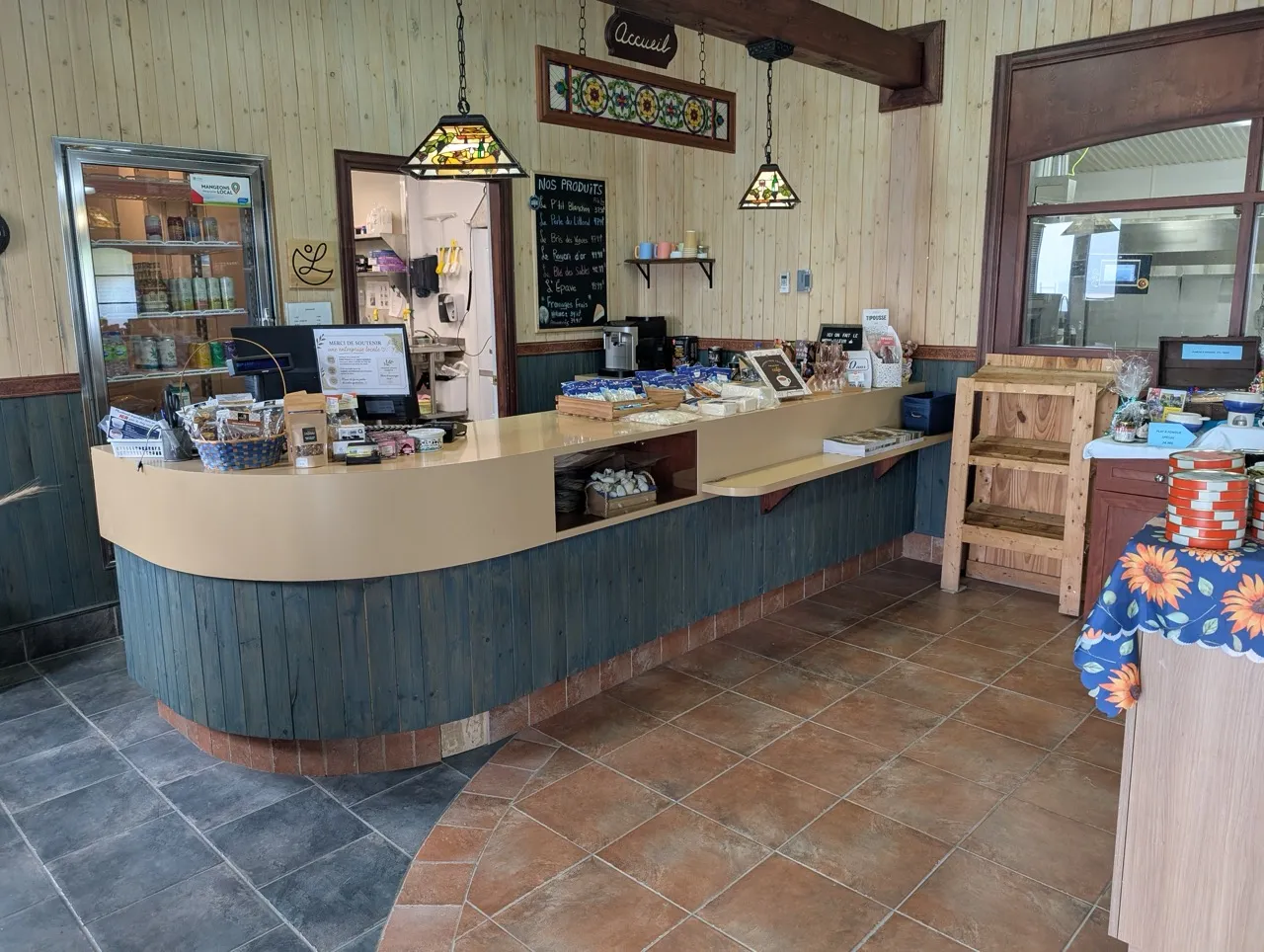 Shop counter