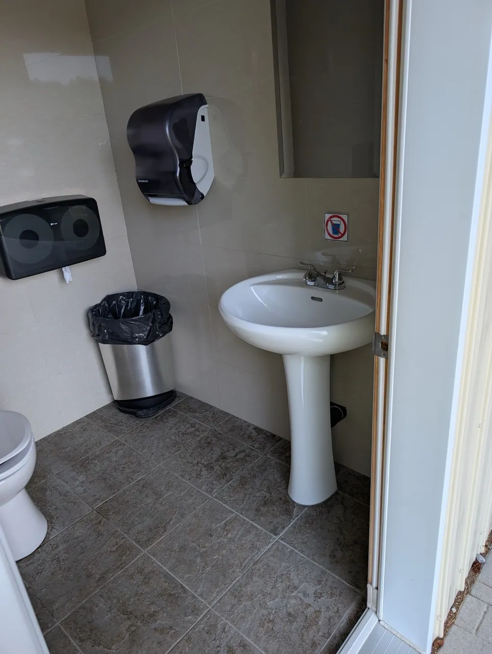 Intérieur de la toilette - lavabo