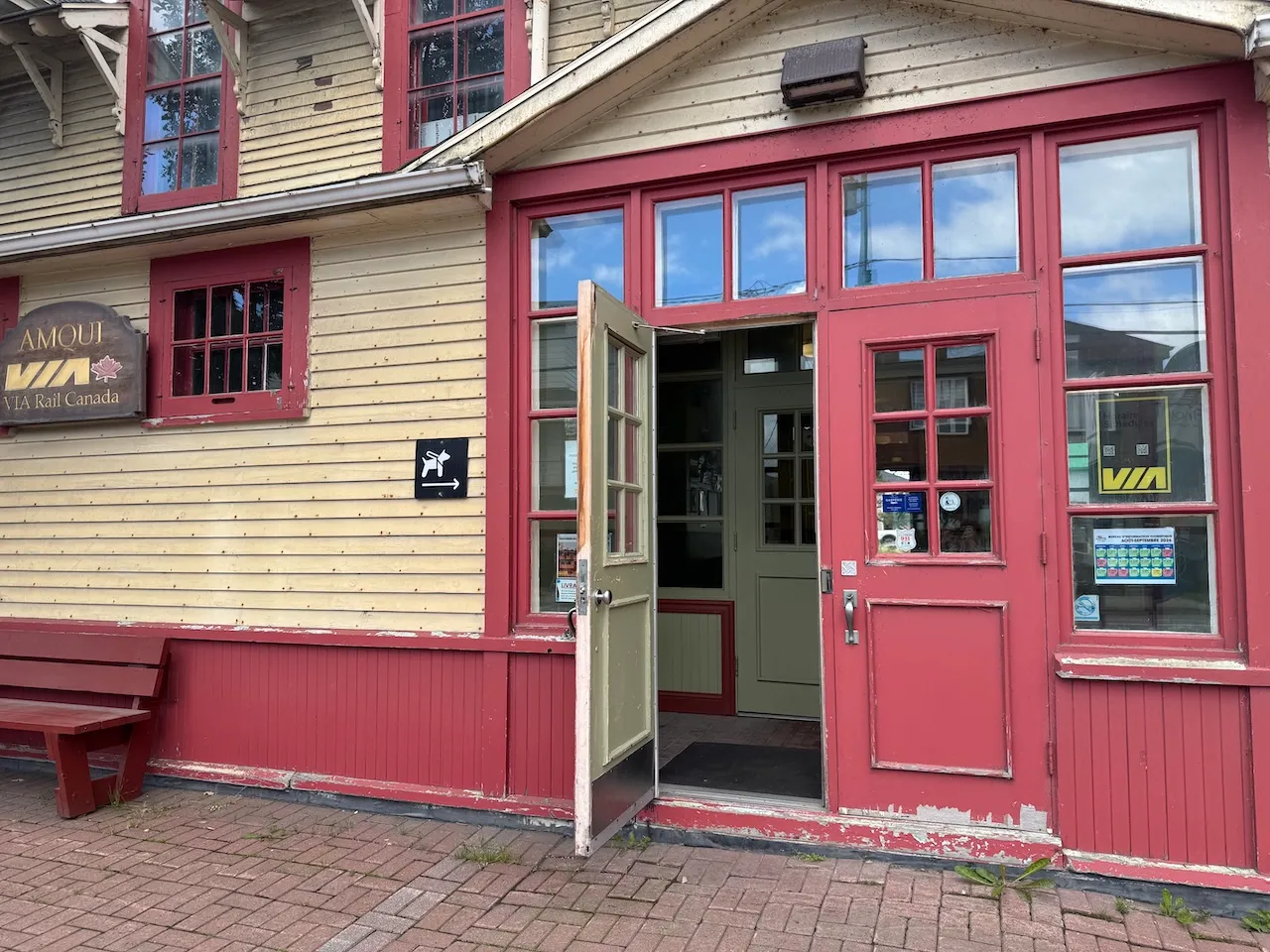 Entrée à l'avant