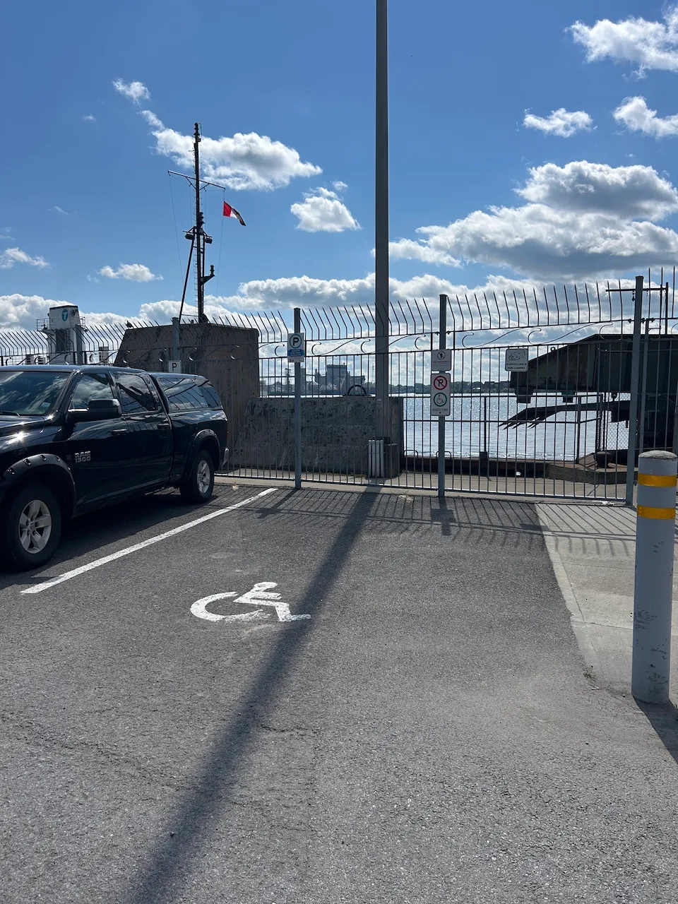Gare Saint-Ignace-de-Loyola - Stationnement