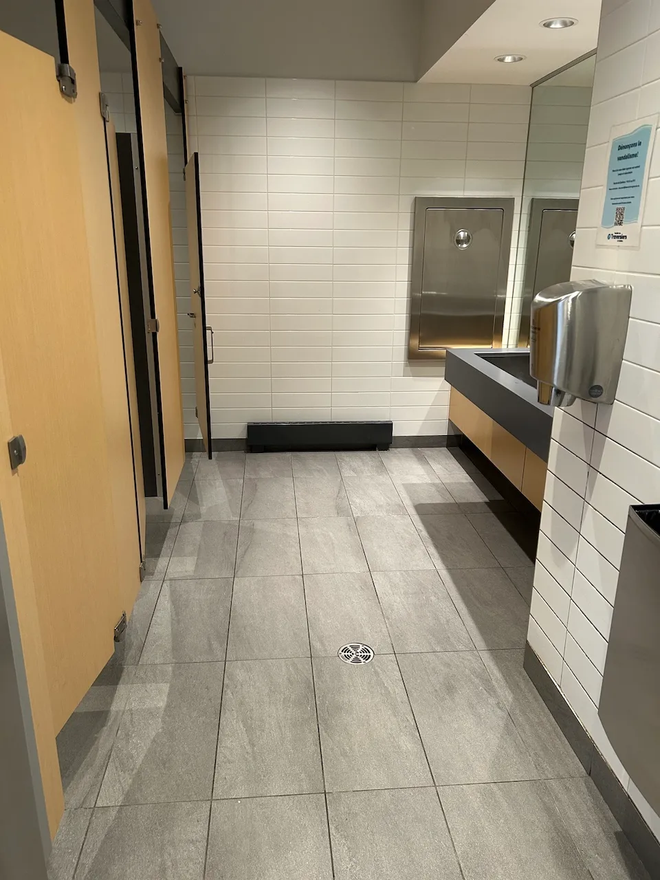 Gare Sorel-Tracy - Salle de toilette (Femme)