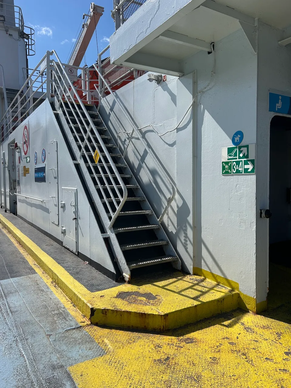Escalier menant au pont d'observation
