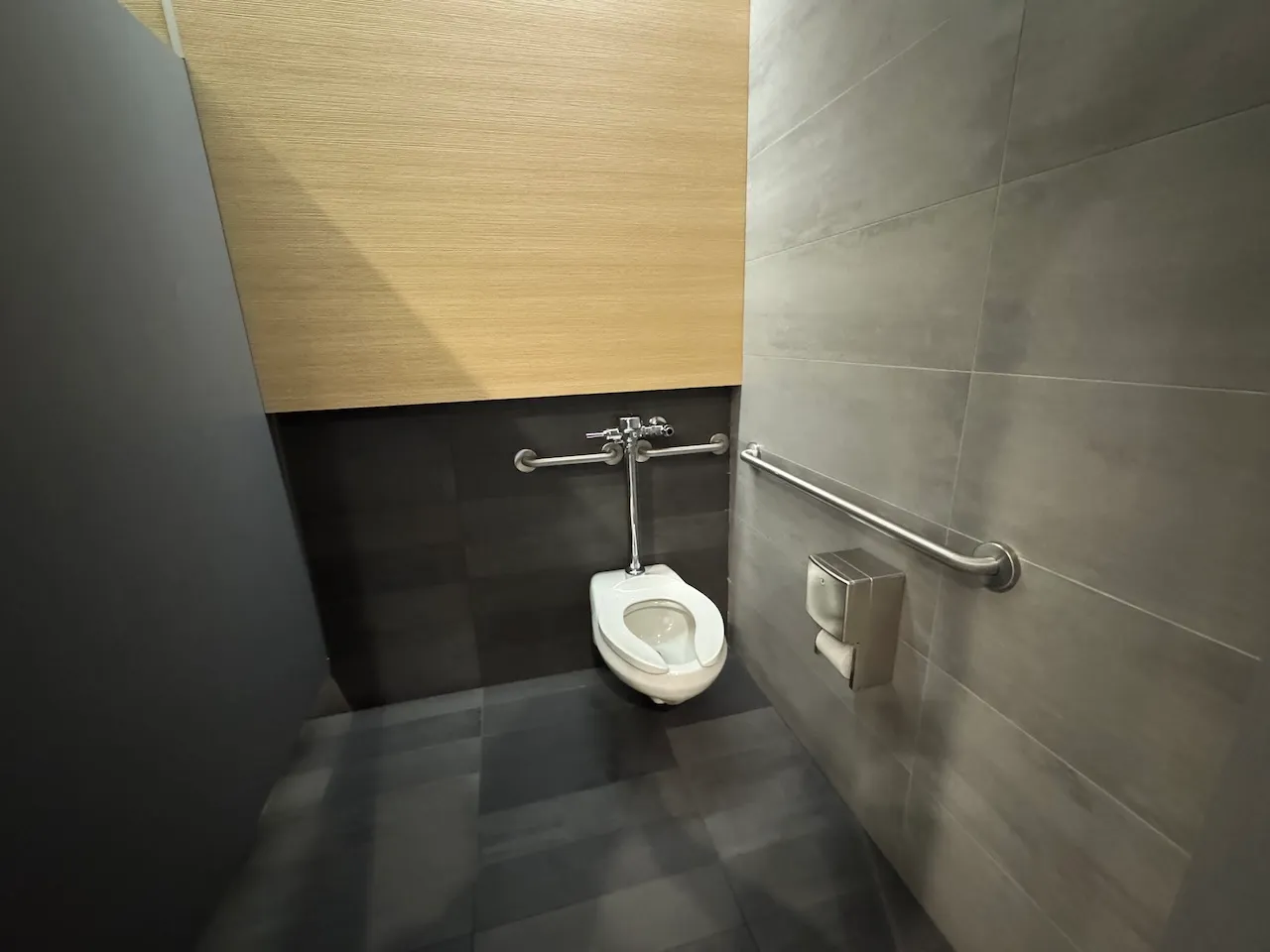 Adapted toilet cabin - Level 3 (near hall 300)