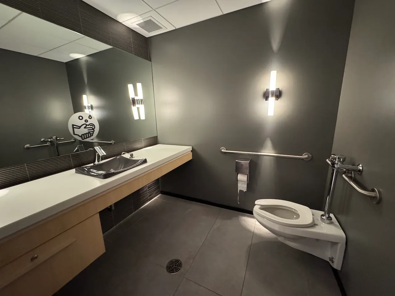 Universal restroom - Near YQB lounge