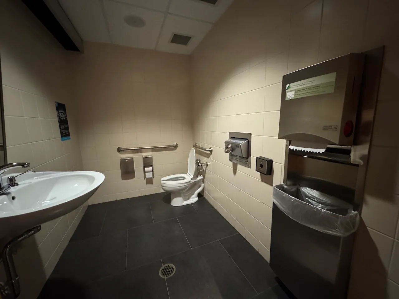 Universal restroom - Level 2