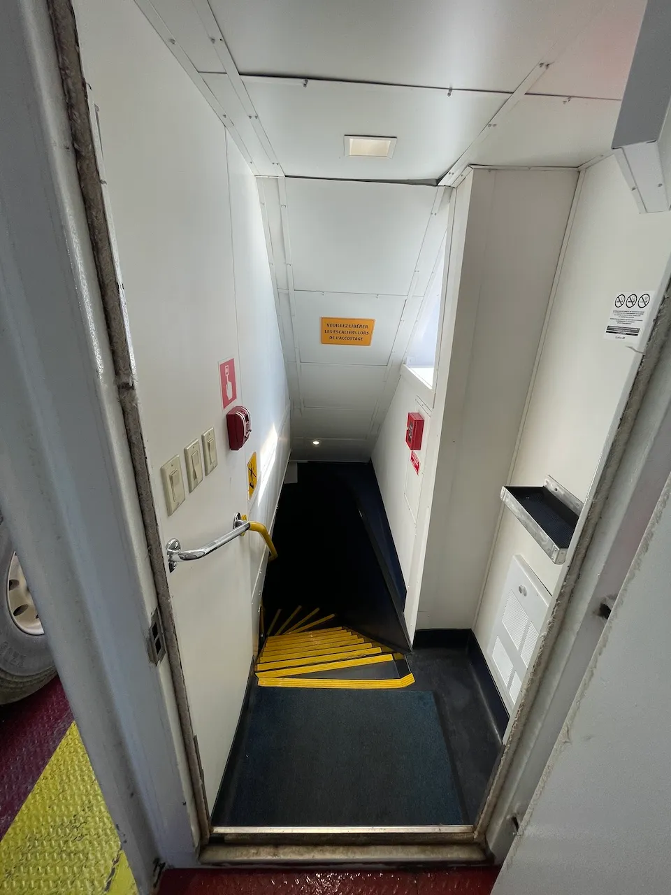 NM Grue-des-Îles - Access to the Passenger Lounge