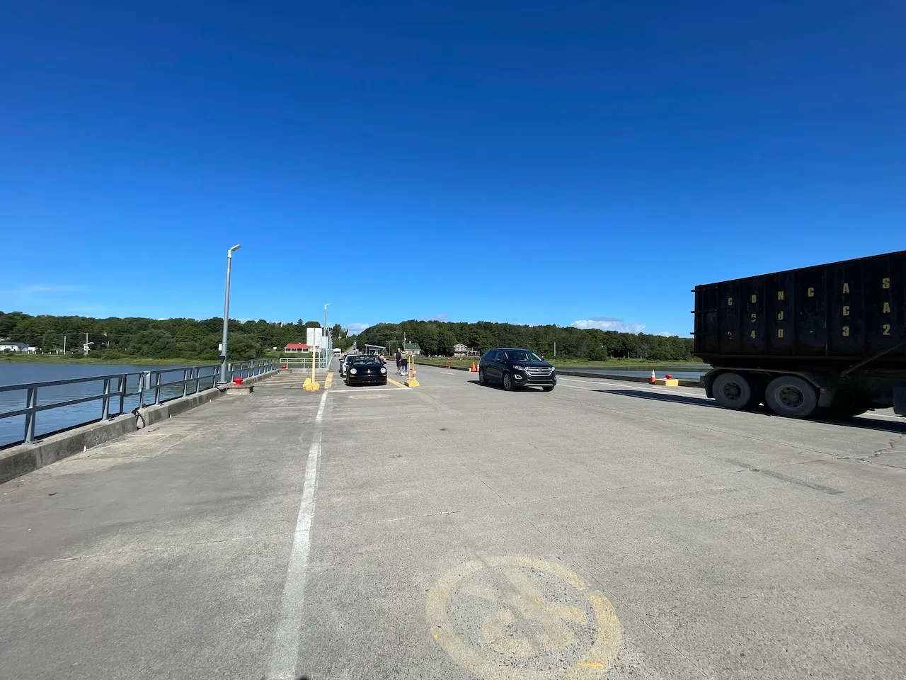 Isle-aux-Grues River Terminal - Path leading from the ship to the river terminal