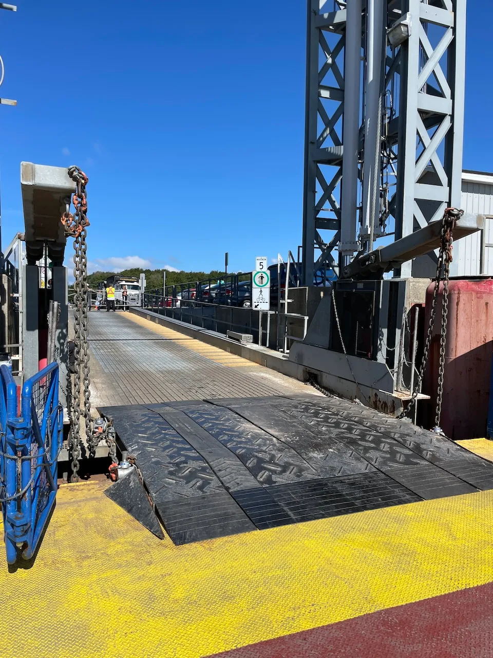 Isle-aux-Grues River Terminal - Access to the ferry via the footbridge