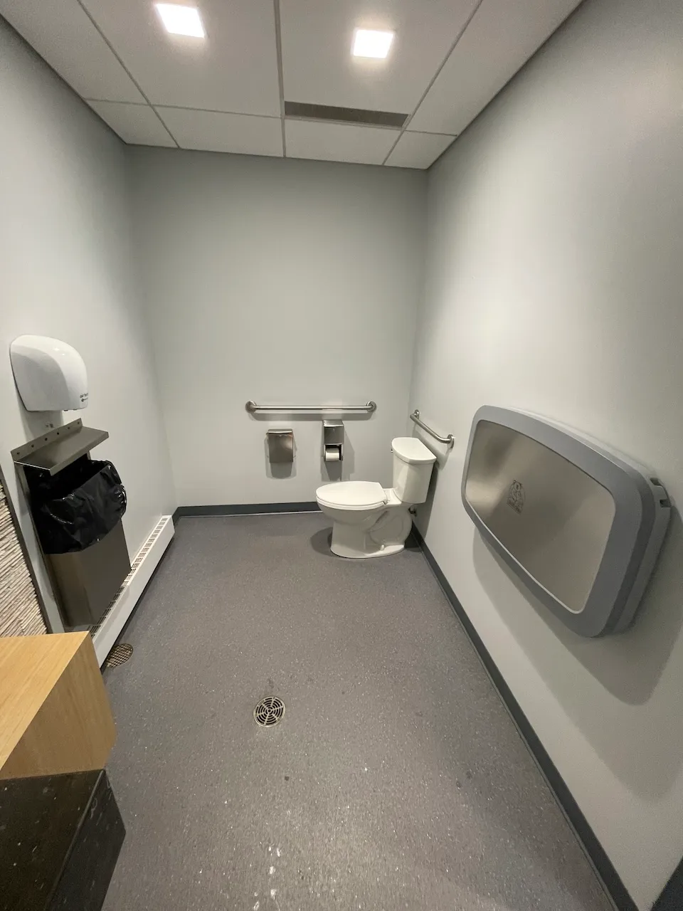 Isle-aux-Grues River Terminal - Restroom