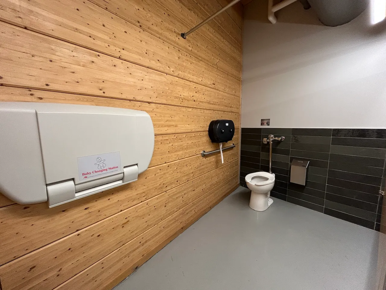 Salle de toilettes - Femme - Sous-Sol