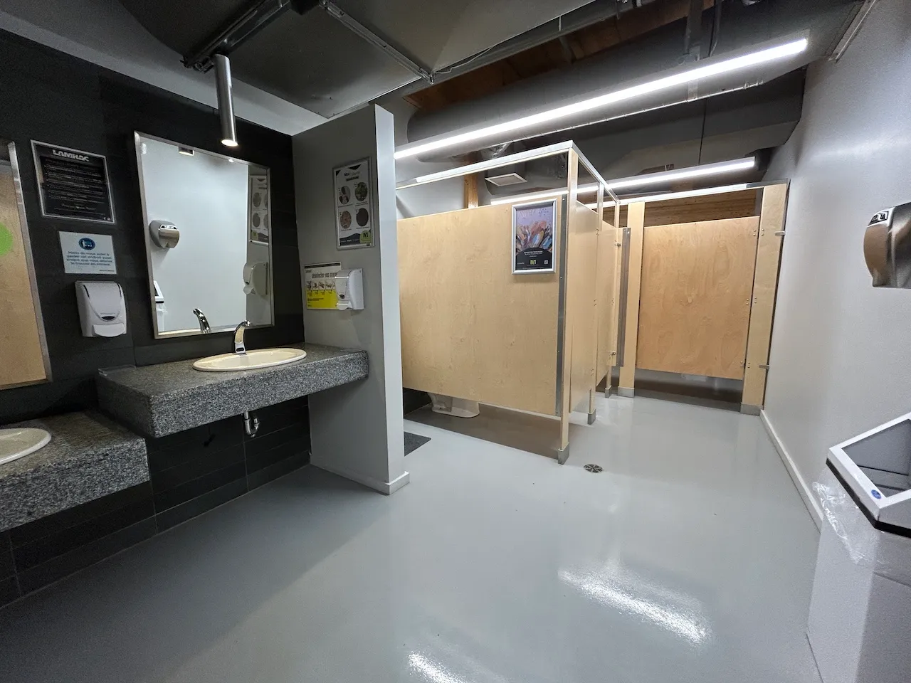 Salle de toilettes - Homme - Sous-sol