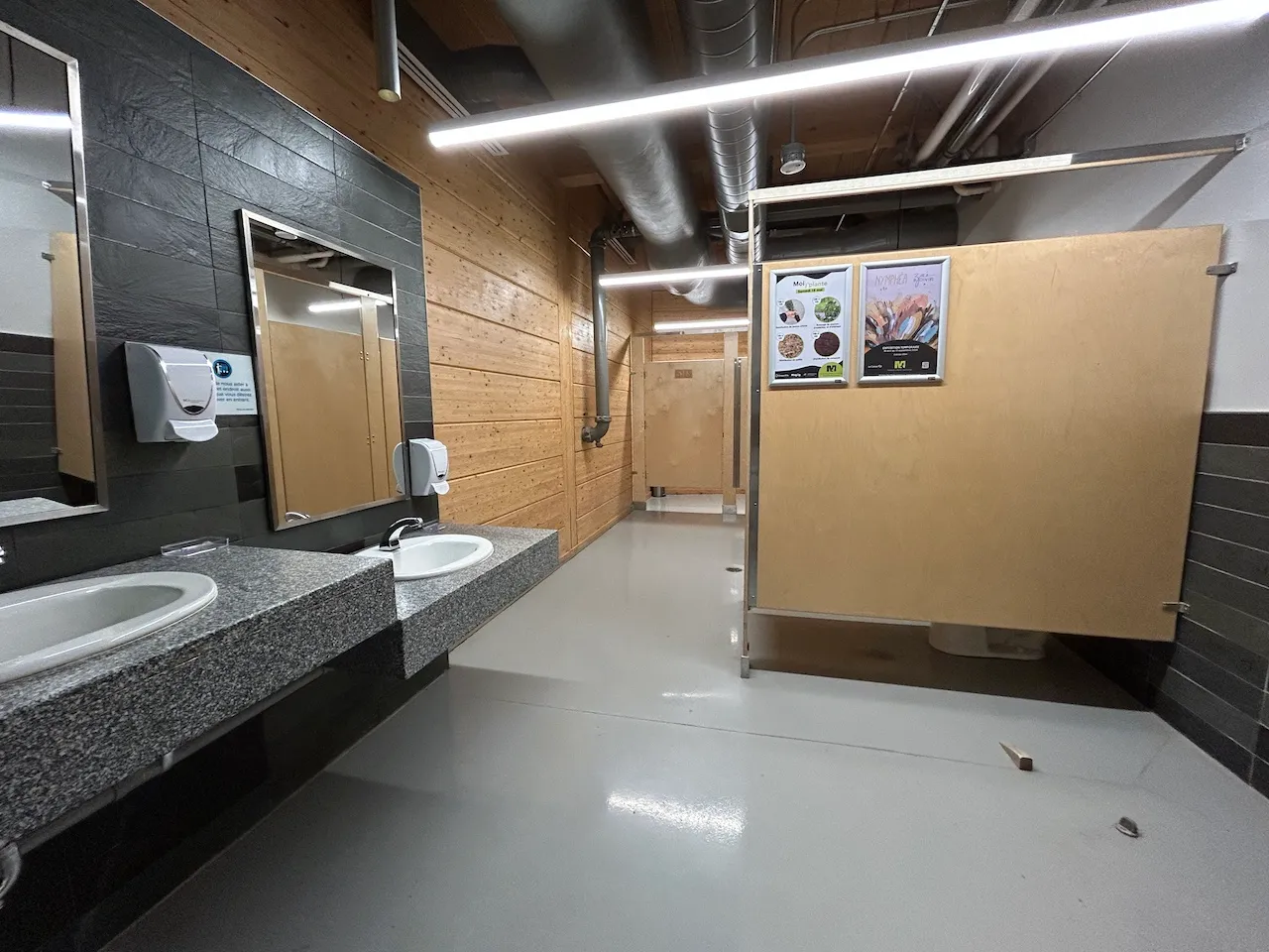 Salle de toilettes - Femme - Sous-Sol
