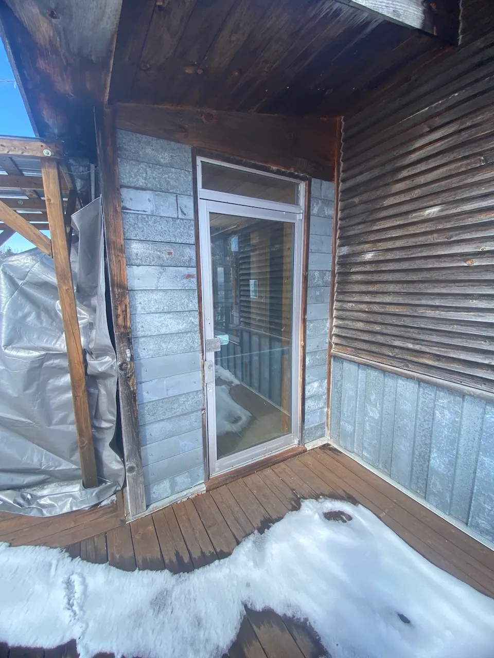 Entrée extérieure (toujours fermée)