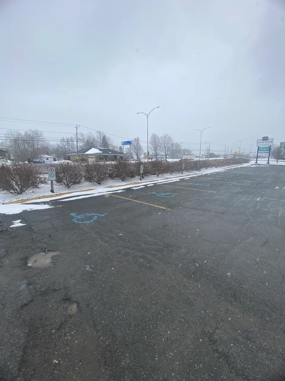 Espaces de stationnement réservés (5)