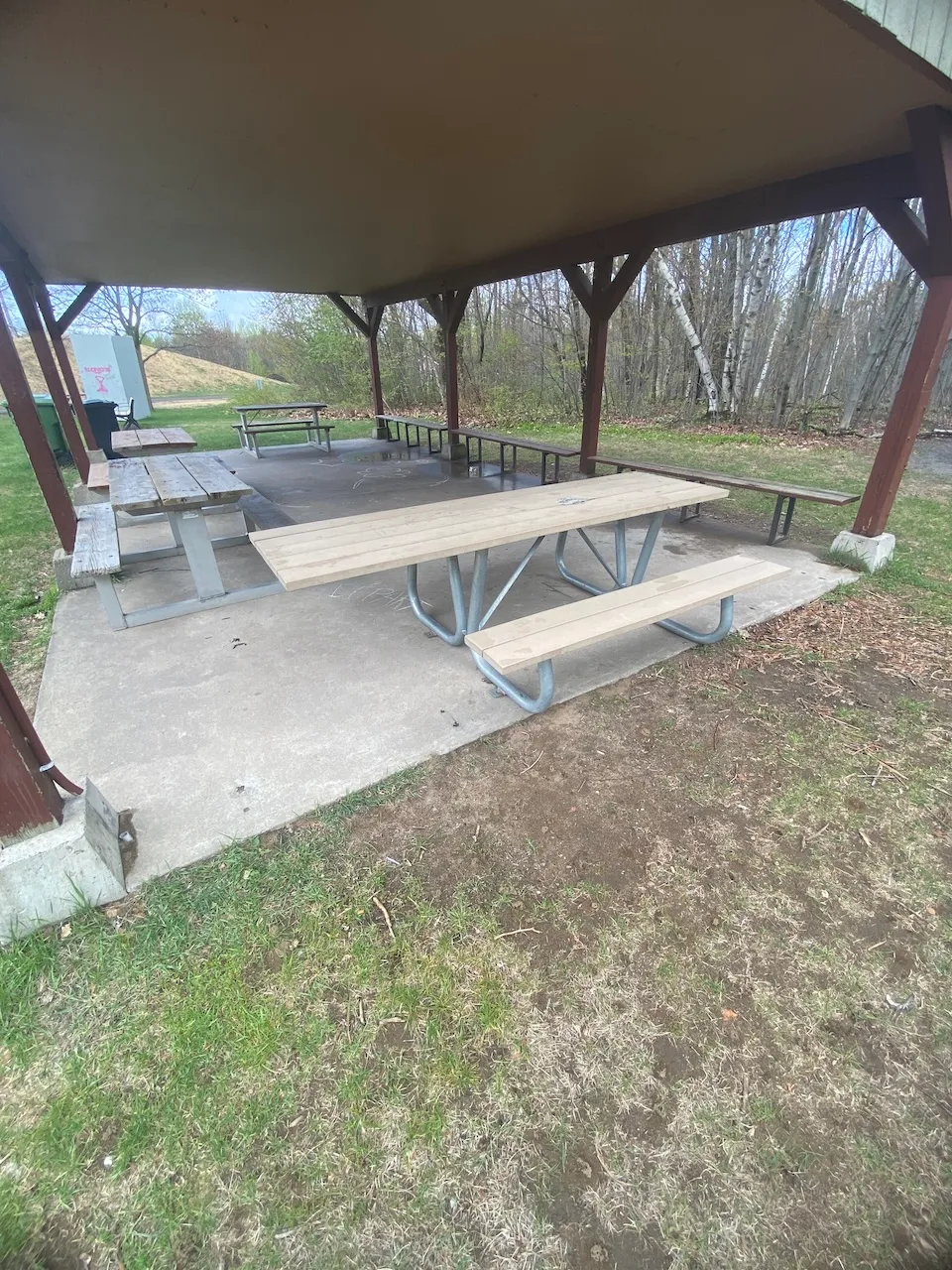 Picnic table