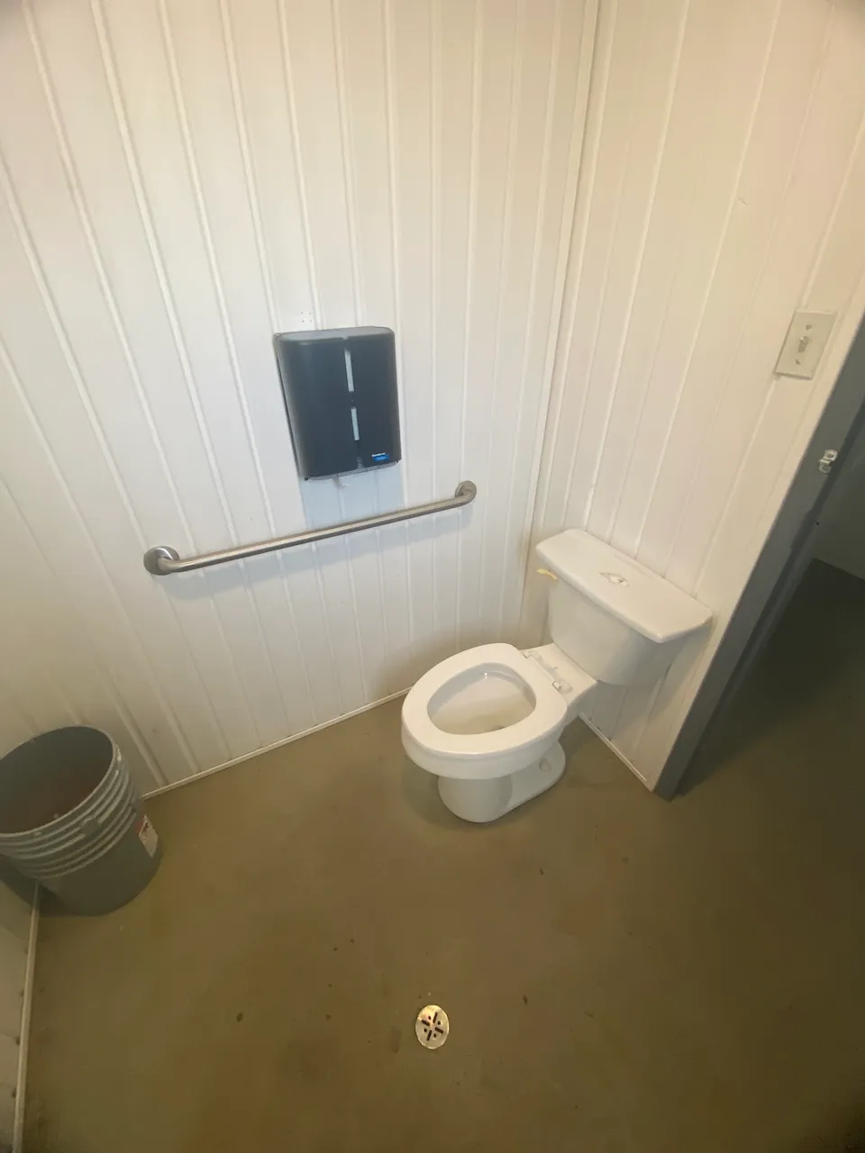 Universal restroom