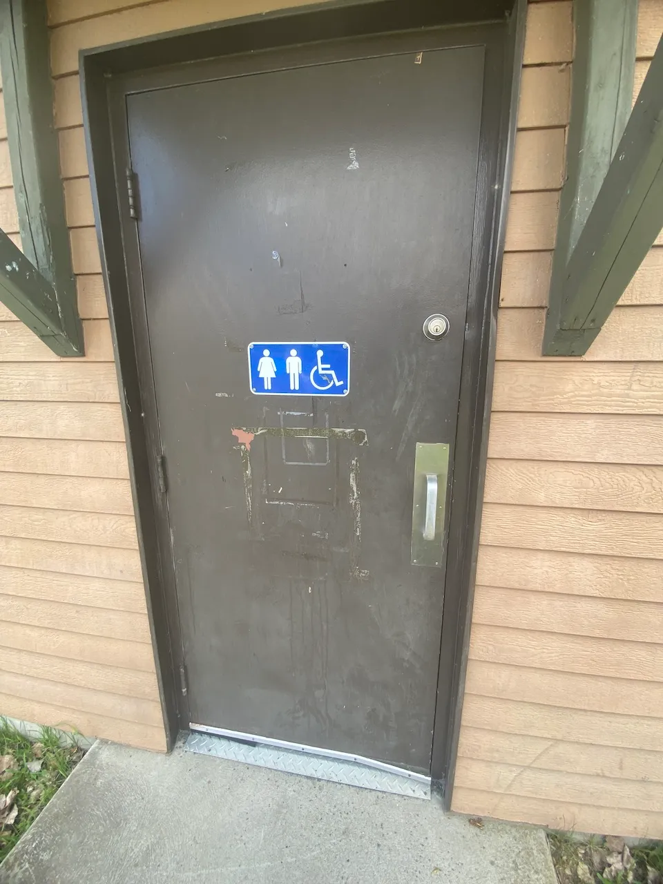 Outdoor entrance (restroom facility)