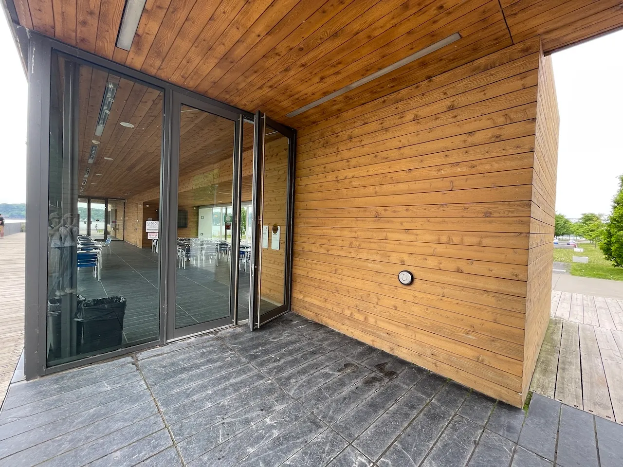 Entrée de la salle
