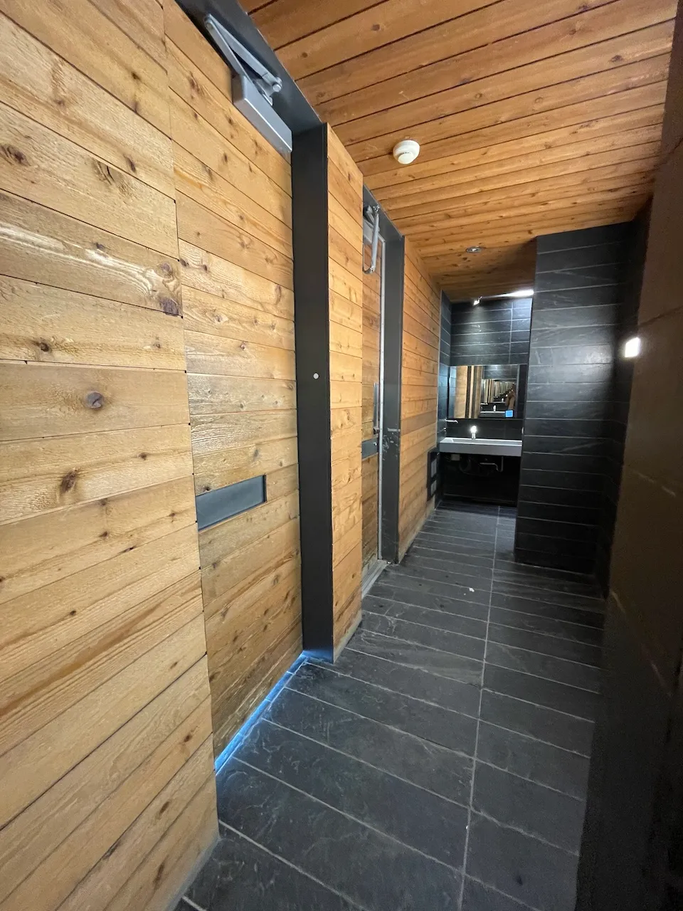 Vestibule des salles de toilettes