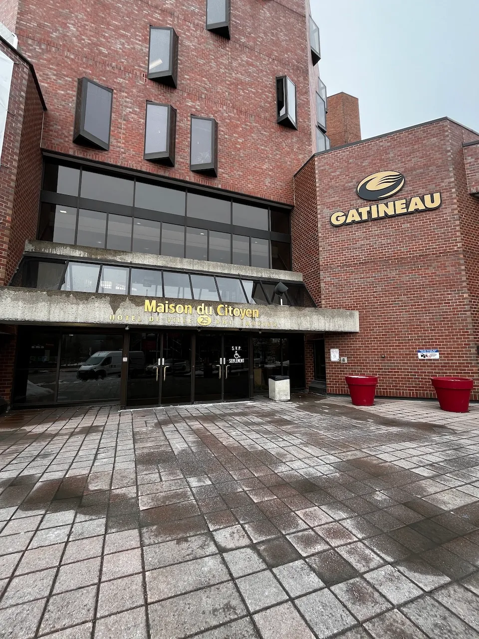 Facade and Entrance - Laurier Street
