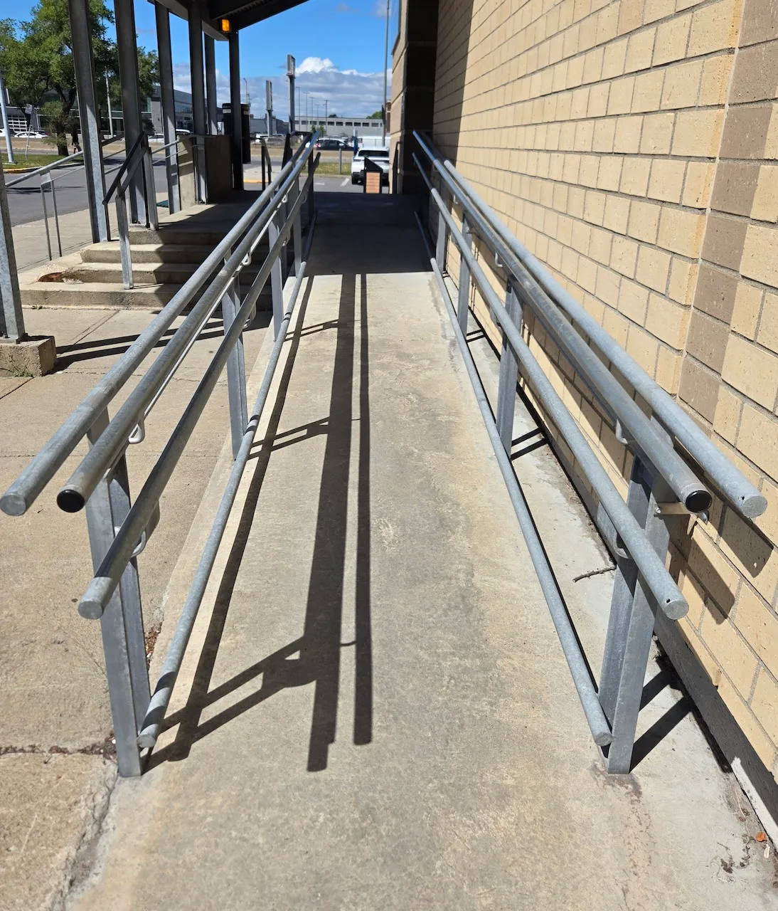 Rampe d'accès de l'aréna