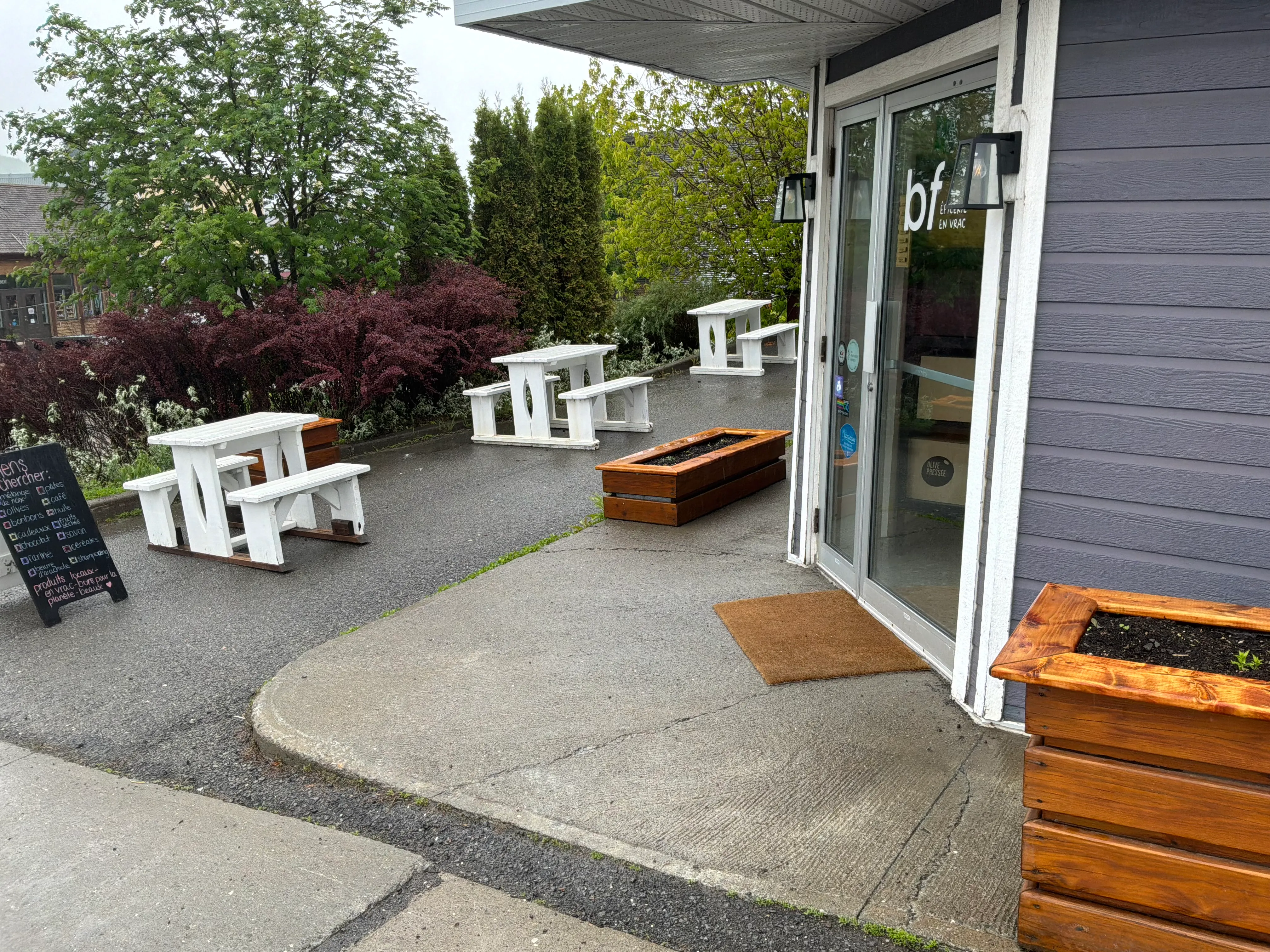 Barrier-free access to the door