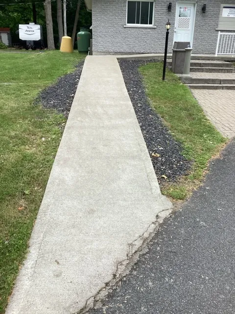 Bloc sanitaire 2 - Rampe d'accès