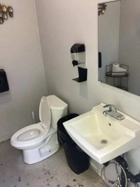 Toilet cabin