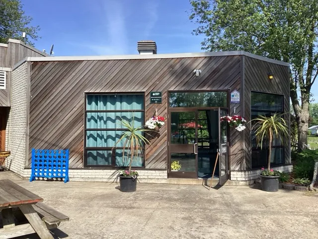 Entrée du bloc sanitaire