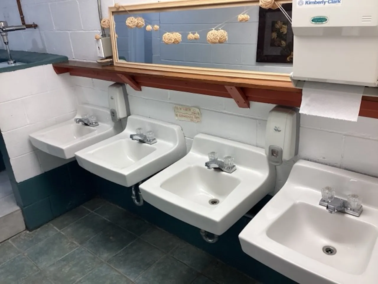 Bloc sanitaire 2 - Lavabos