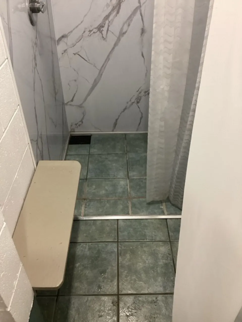 Bloc sanitaire 2 - Douche