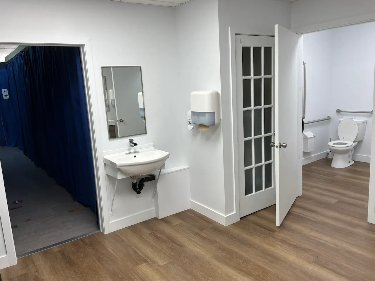 Allée salle de toilette