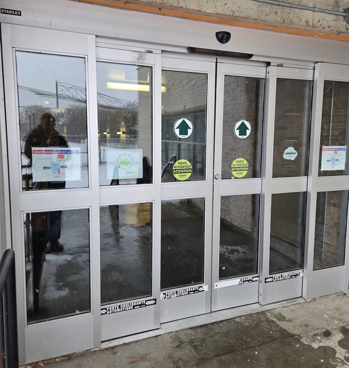 Door to the secondary entrance (East)