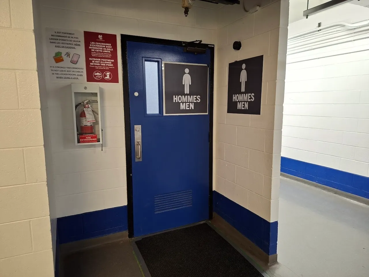 Locker room - Basement - Men