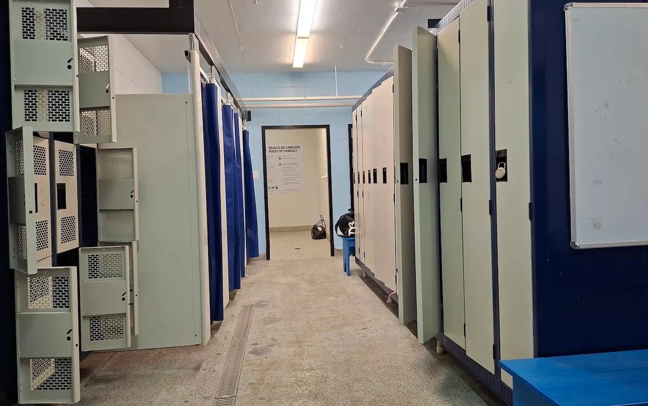 Locker room - Basement - Women