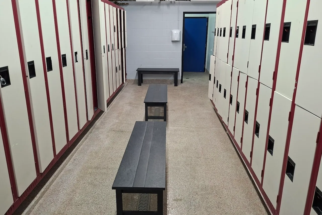 Locker room - Basement - Men