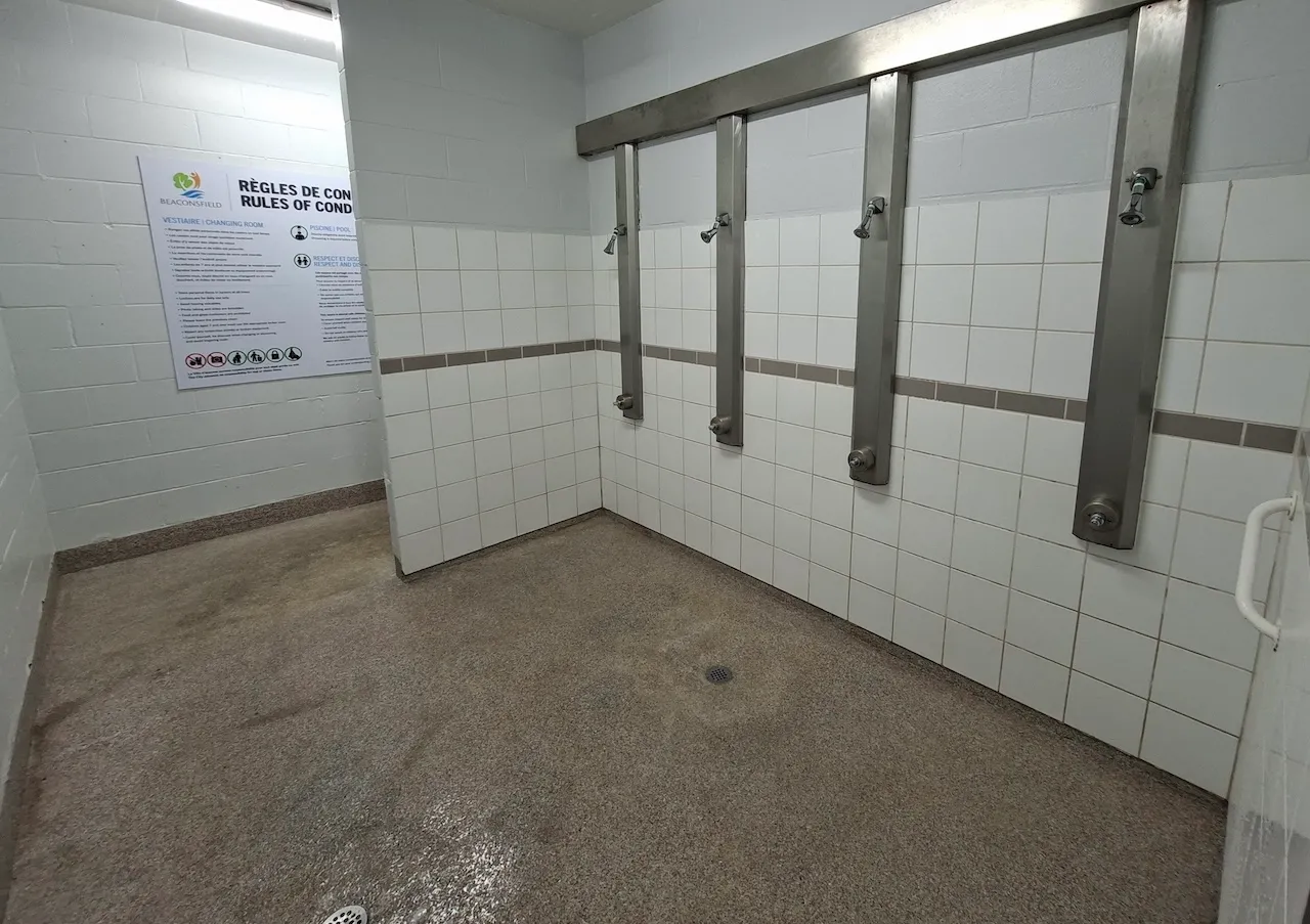 Locker room - Basement - Men