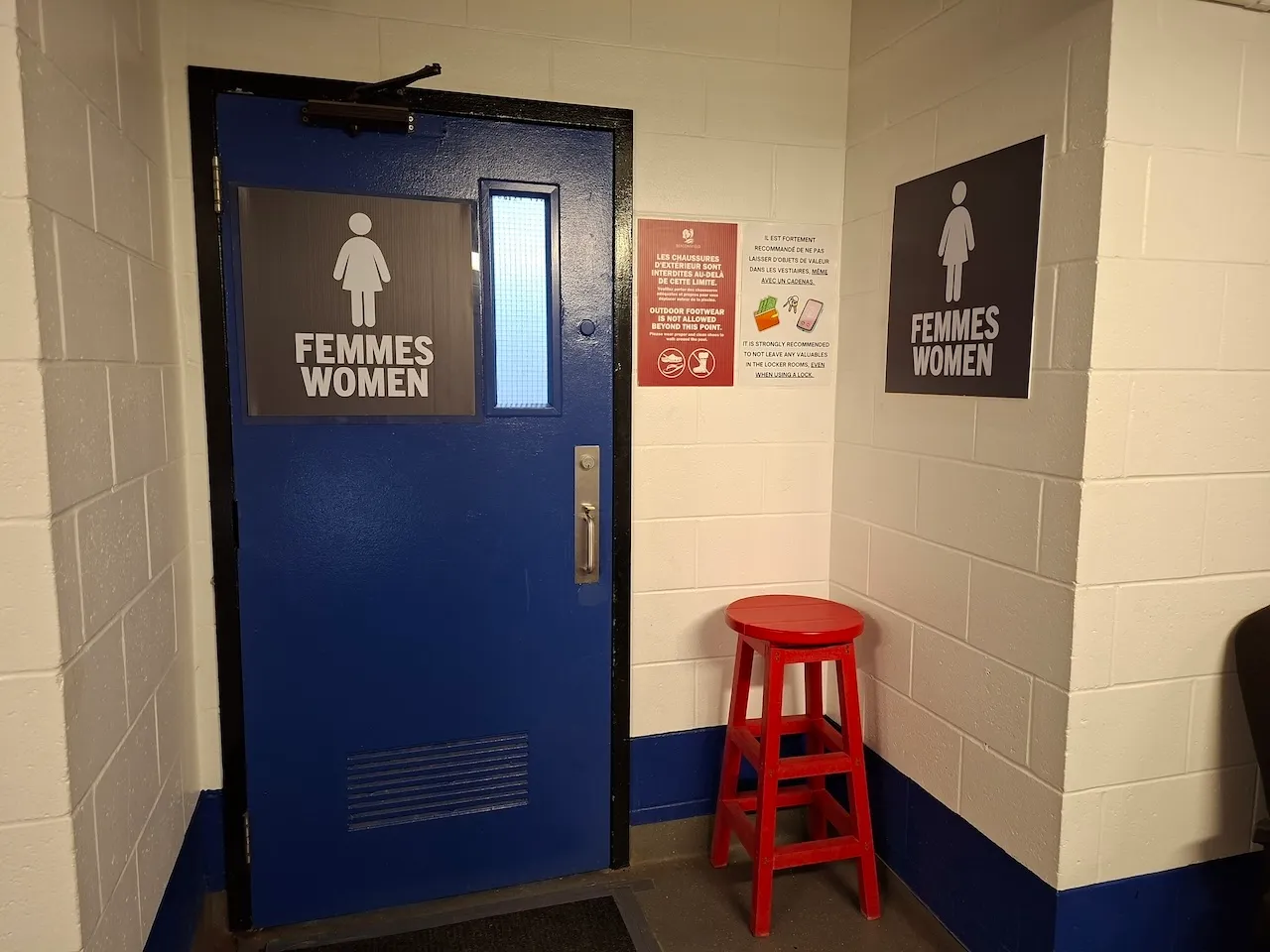 Locker room - Basement - Women